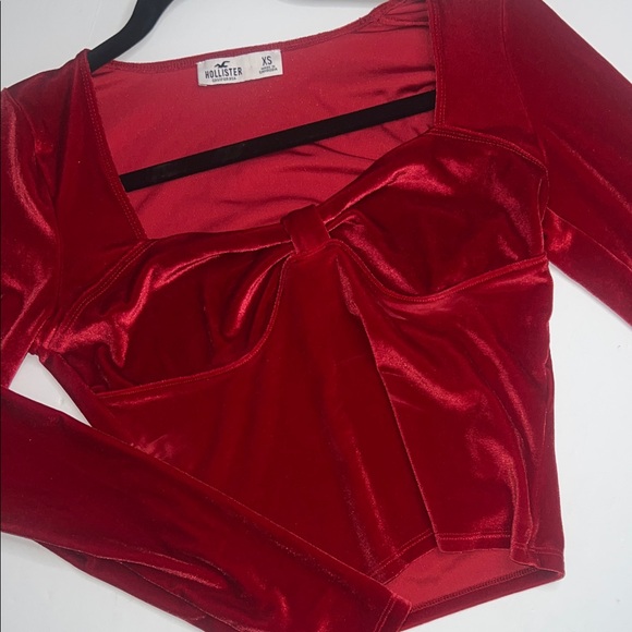 Hollister Scarlet Velvet Crop Top - Picture 4 of 7